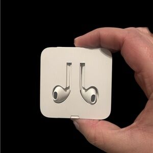 Apple Earpods Wired Headset w/ Lightning Connector